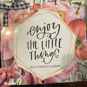 2022 Floral 12 Month Calendar